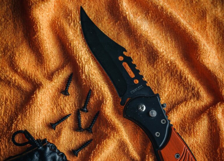 How to Choose the Best Pocket Knife for Camping