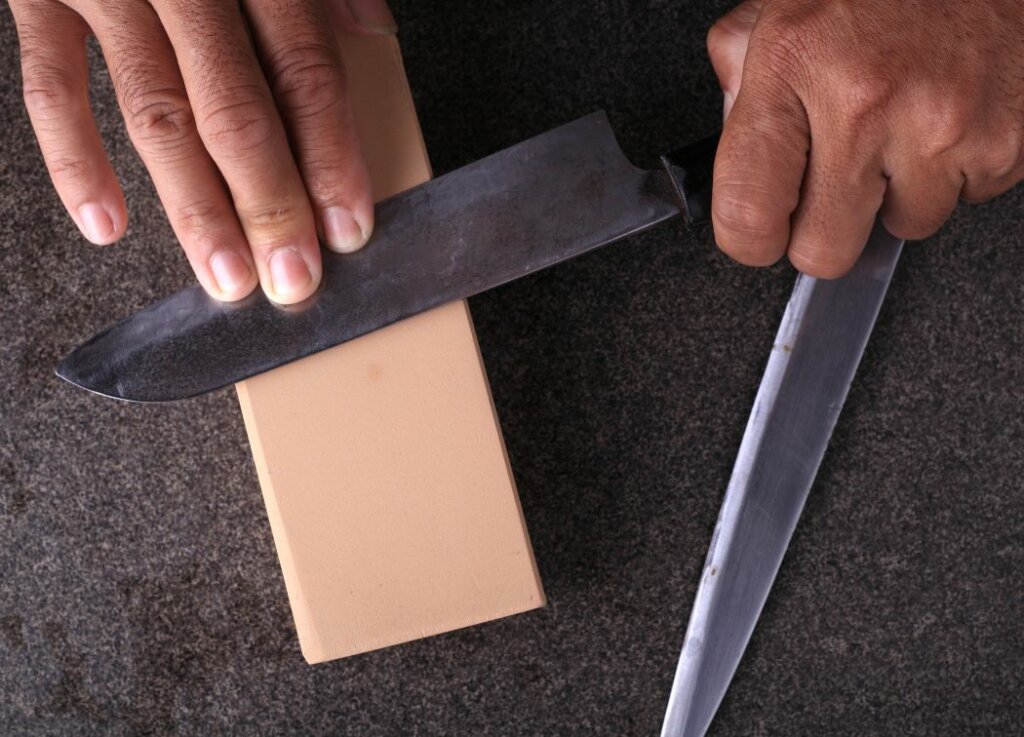 How to sharpen a pocket knife with household items