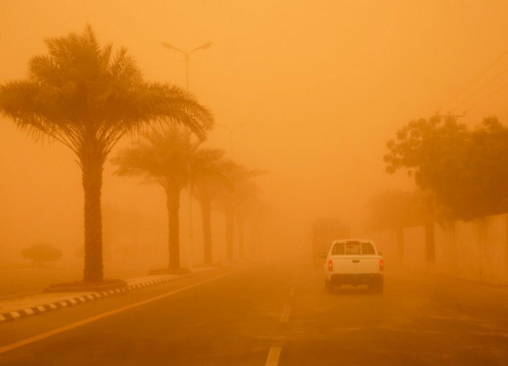 What to do in a sandstorm while driving